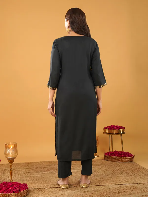 Black_Gota_Pati_Festive_Embroidered_Kurta_with_Pant_and_Dupatta_(Set_of_3)