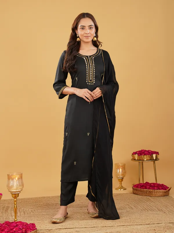 Black_Gota_Pati_Festive_Embroidered_Kurta_with_Pant_and_Dupatta_(Set_of_3)