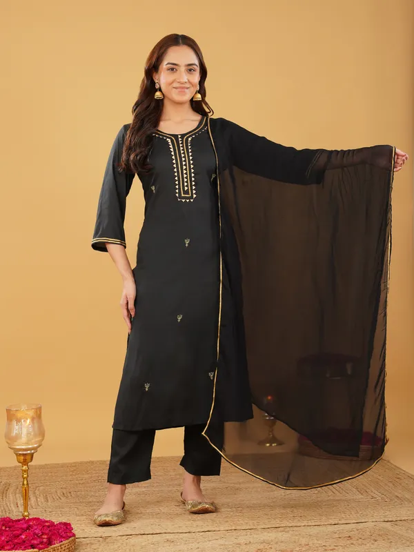 Black_Gota_Pati_Festive_Embroidered_Kurta_with_Pant_and_Dupatta_(Set_of_3)