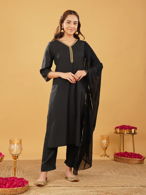 Black_Silk_Blend_Golden_Lace_Kurta_with_Pant_and_Dupatta(Set_of_3)