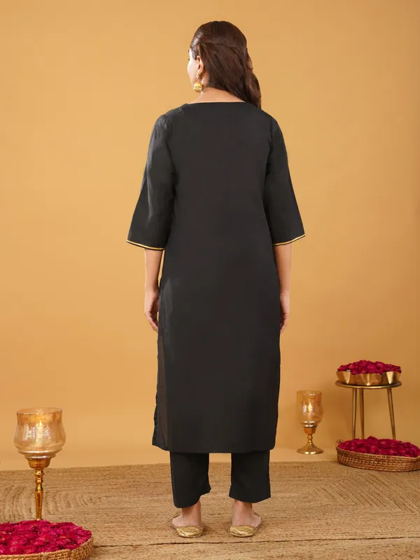 Black_Silk_Blend_Golden_Lace_Kurta_with_Pant_and_Dupatta(Set_of_3)