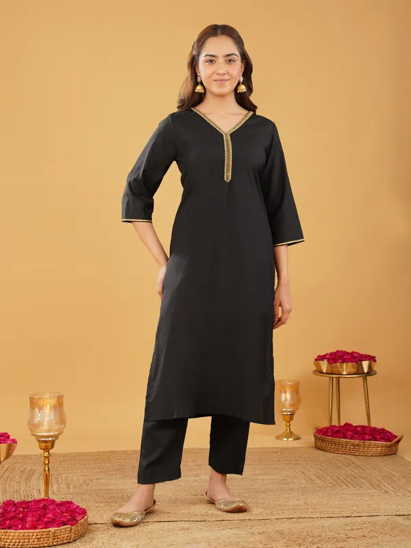 Black_Silk_Blend_Golden_Lace_Kurta_with_Pant_and_Dupatta(Set_of_3)