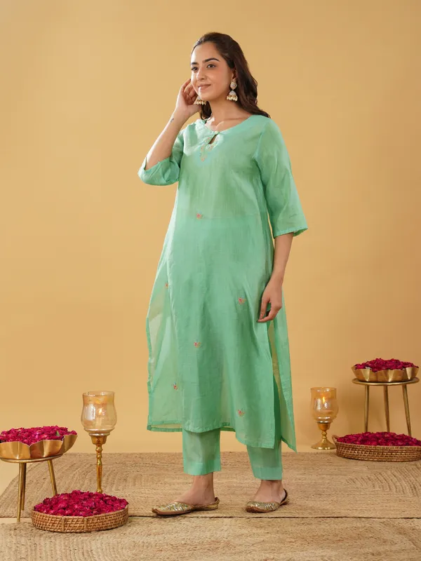Ghiya_Green_Embroidered_Silk_Blend_Kurta_with_Pant(Set_of_2)