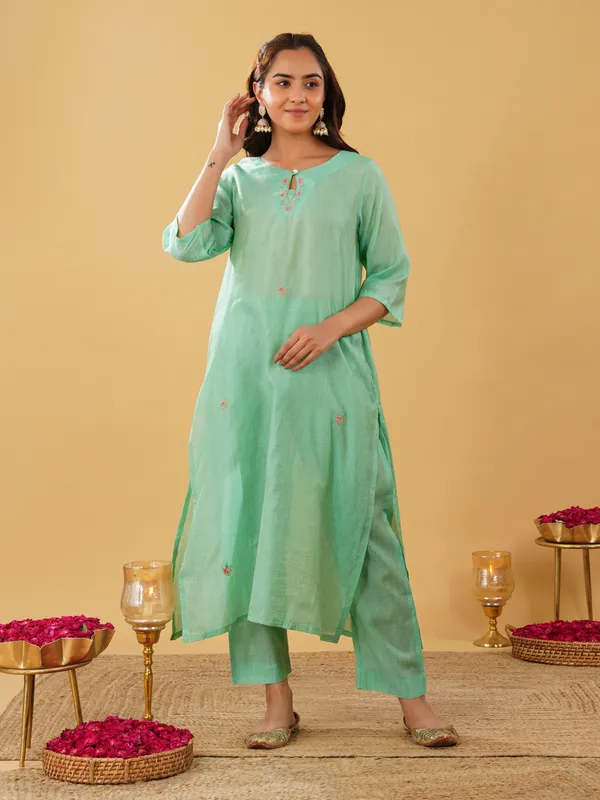 Ghiya_Green_Embroidered_Silk_Blend_Kurta_with_Pant_and_Dupatta(Set_of_3)