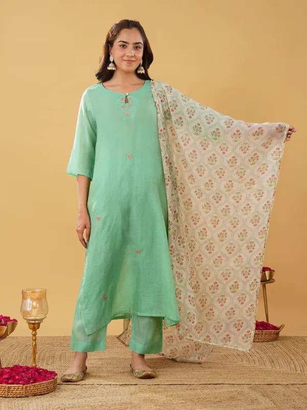 Ghiya_Green_Embroidered_Silk_Blend_Kurta_with_Pant_and_Dupatta(Set_of_3)