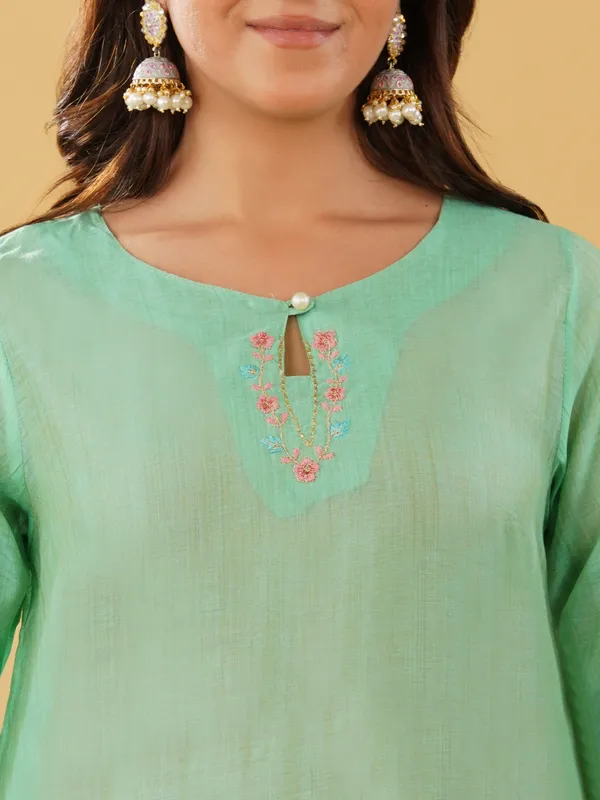 Ghiya_Green_Embroidered_Silk_Blend_Kurta_with_Pant_and_Dupatta(Set_of_3)