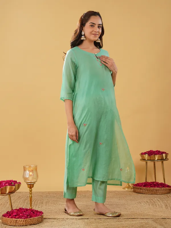 Ghiya_Green_Embroidered_Silk_Blend_Kurta_with_Pant_and_Dupatta(Set_of_3)