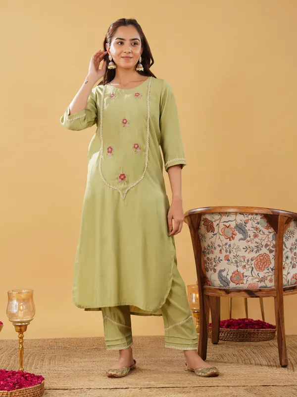 Light_Green_Embroidered_Silk_Blend_Kurta_with_Pant(Set_of_2)