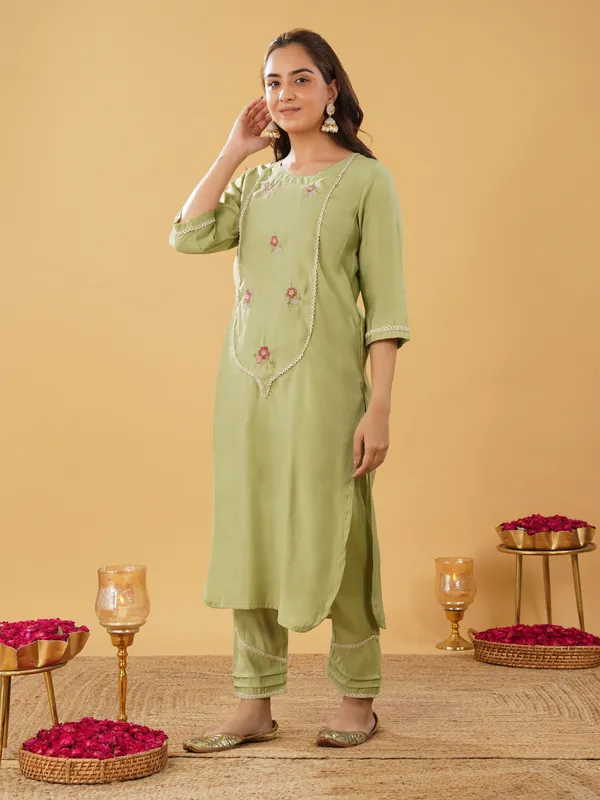 Light_Green_Embroidered_Silk_Blend_Kurta_with_Pant(Set_of_2)