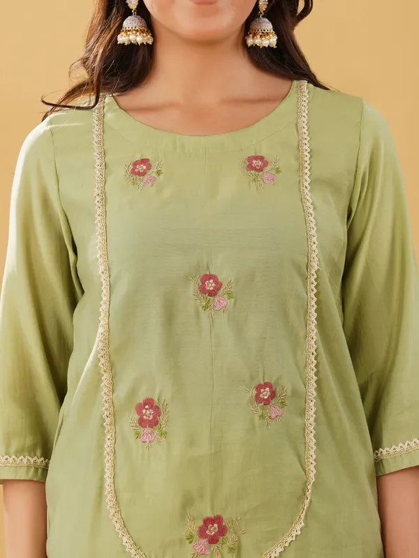 Light_Green_Embroidered_Silk_Blend_Kurta_with_Pant_and_Dupatta(Set_of_3)