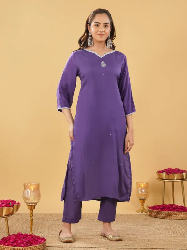 Women_Purple_Embroidered_Kurta_with_Pant(Set_of_2)