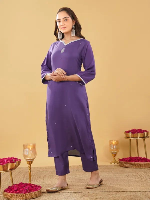 Women_Purple_Embroidered_Kurta_with_Pant_and_Dupatta(Set_of_3)