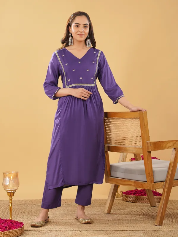 Women_Purple_Boota_Zari_Kurta_with_Pant(Set_of_2)