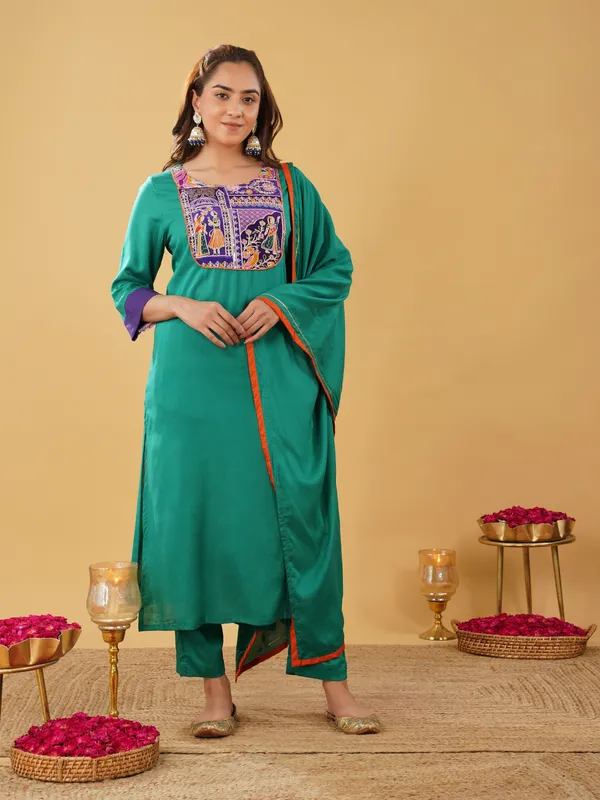 Women_Green_Silk_Blend_Raja_Rani_Kurta_with_Pant_and_Dupatta(Set_of_3)