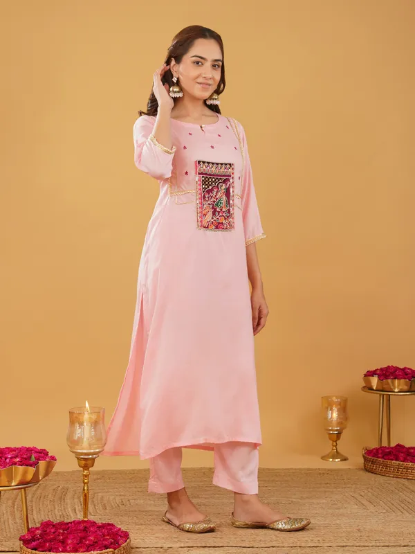 Women_Green_Silk_Blend_Raja_Rani_Kurta_with_Pant(Set_of_2)