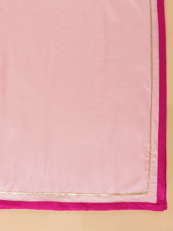 Women_Green_Silk_Blend_Raja_Rani_Kurta_with_Pant_and_Dupatta(Set_of_3)