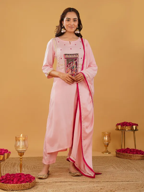 Women_Green_Silk_Blend_Raja_Rani_Kurta_with_Pant_and_Dupatta(Set_of_3)