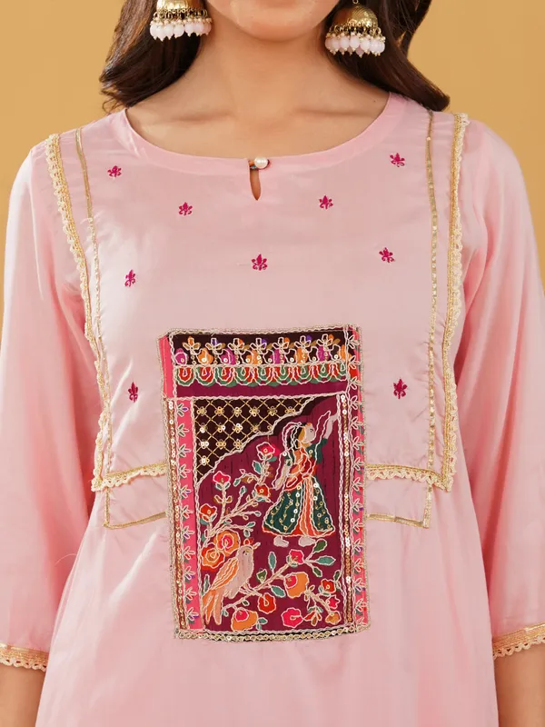 Women_Green_Silk_Blend_Raja_Rani_Kurta_with_Pant_and_Dupatta(Set_of_3)