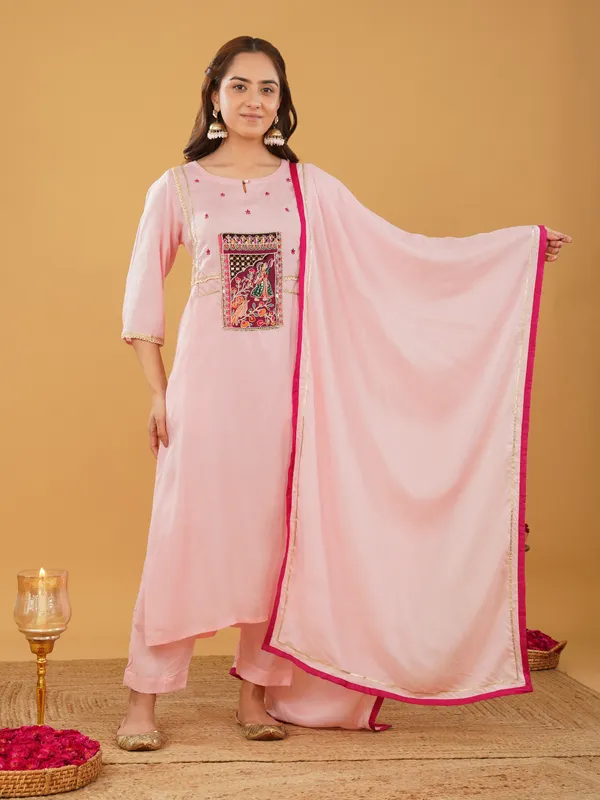 Women_Green_Silk_Blend_Raja_Rani_Kurta_with_Pant_and_Dupatta(Set_of_3)