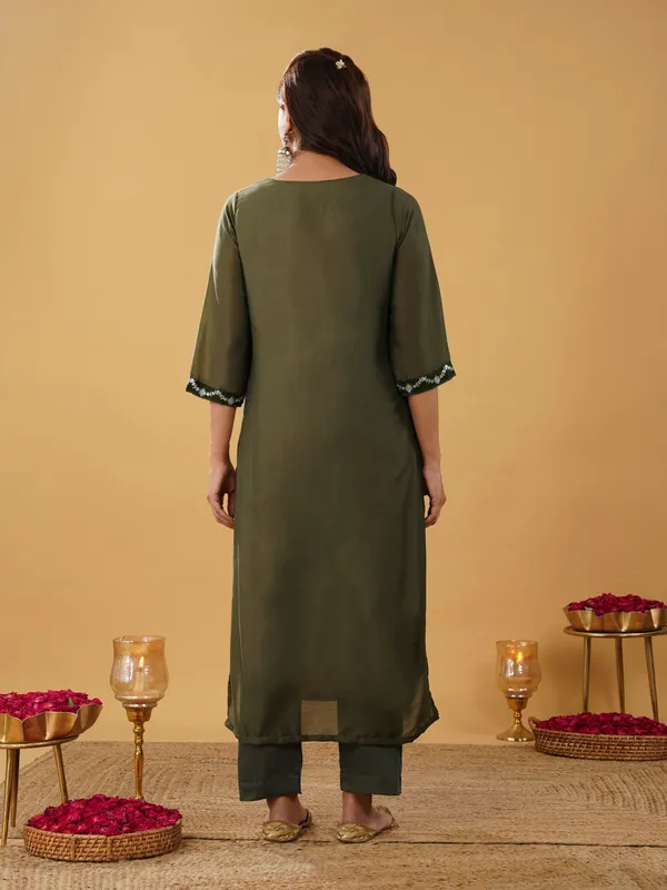 Women_Mehndy_Green_Silk_Blend_Embroidered_Kurta_with_Pant(Set_of_2)
