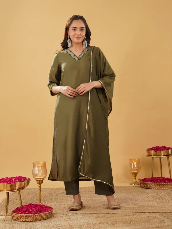 Women_Mehndy_Green_Silk_Blend_Embroidered_Kurta_with_Pant_and_Dupatta(Set_of_3)