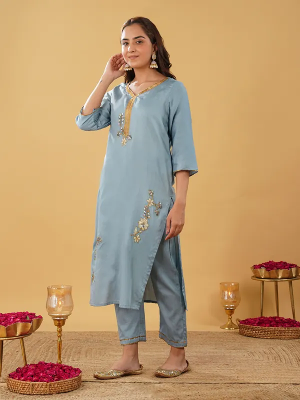 Women_Grey_Blue_Silk_Blend_Embroidered_Patch_work_Kurta_with_Pant(Set_of_2)