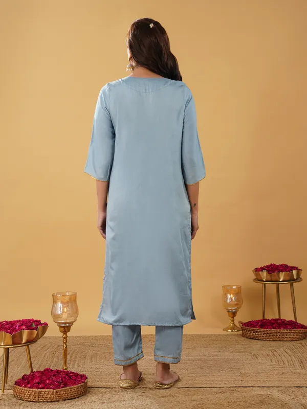 Women_Grey_Blue_Silk_Blend_Embroidered_Patch_work_Kurta_with_Pant(Set_of_2)