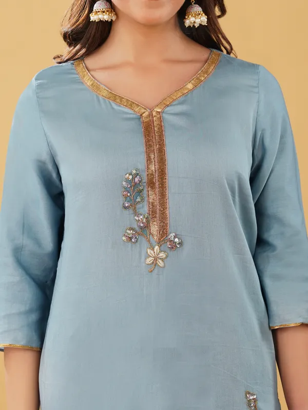 Women_Grey_Blue_Silk_Blend_Embroidered_Patch_work_Kurta_with_Pant(Set_of_2)
