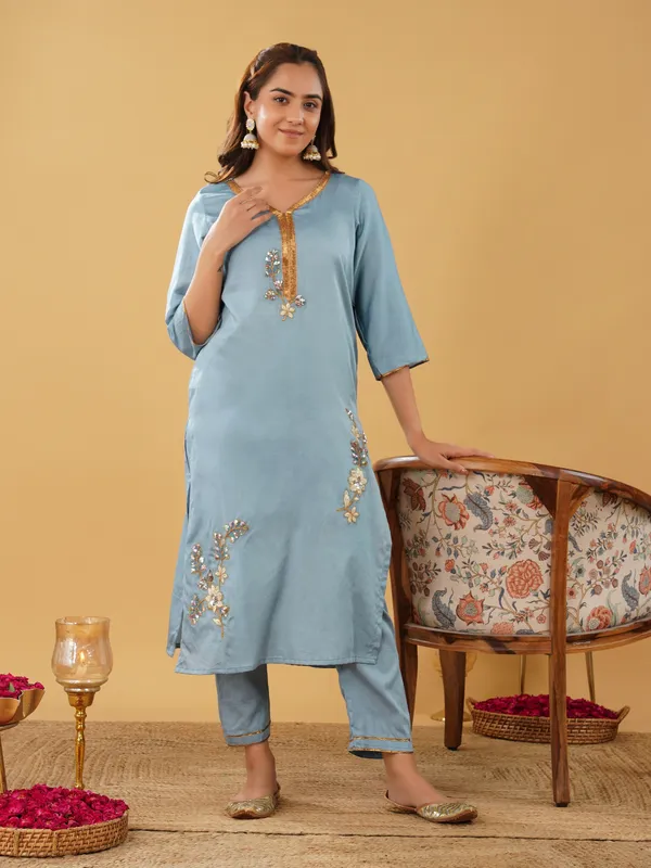 Women_Grey_Blue_Silk_Blend_Embroidered_Patch_work_Kurta_with_Pant(Set_of_2)