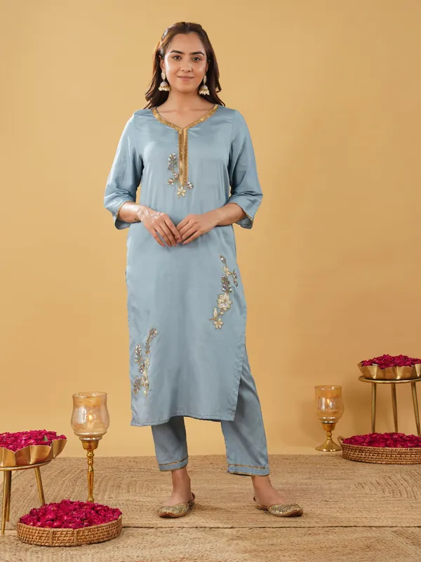 Women_Grey_Blue_Silk_Blend_Embroidered_Patch_work_Kurta_with_Pant(Set_of_2)