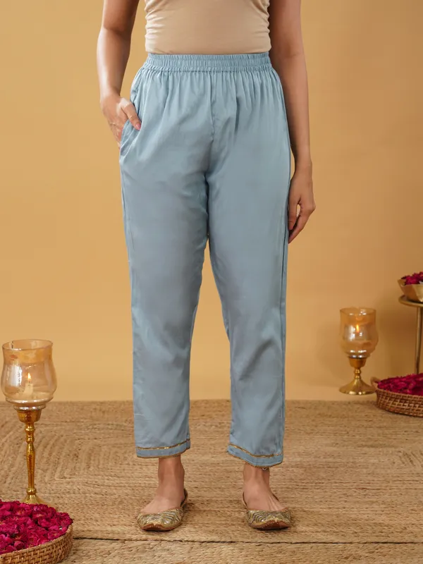 Women_Grey_Blue_Silk_Blend_Embroidered_Patch_work_Kurta_with_Pant(Set_of_2)