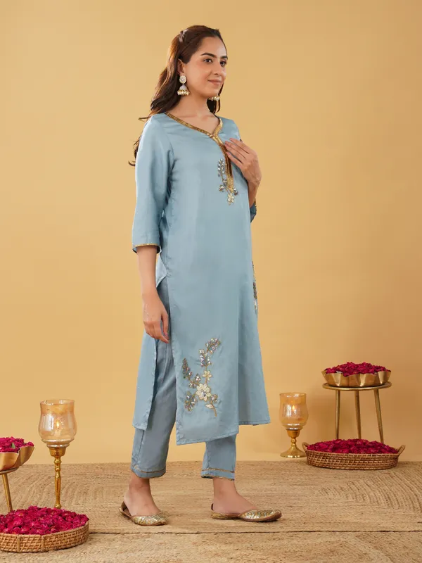 Women_Grey_Blue_Silk_Blend_Embroidered_Patch_work_Kurta_with_Pant(Set_of_2)