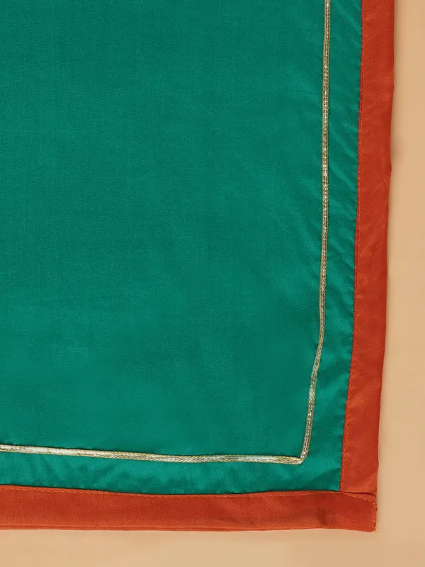 Women_Green_Silk_Blend_Embroidered_Kurta_with_Pant_and_Dupatta(Set_of_3)