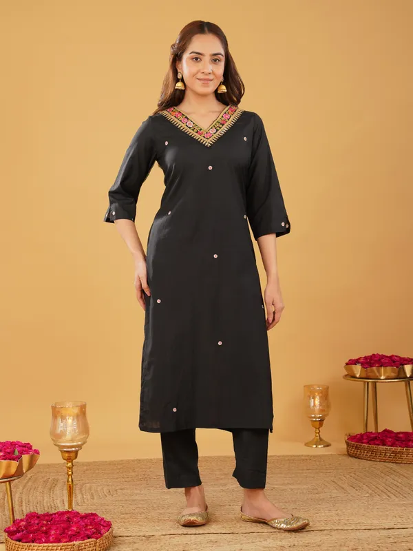 Women_Gorgeous_Black_Embroidered_Kurta_with_Pant(Set_of_2)