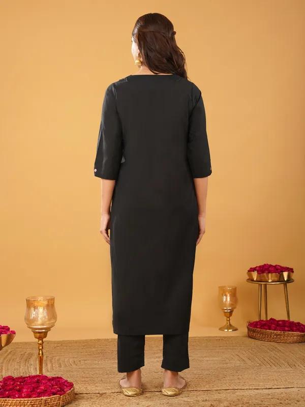 Women_Gorgeous_Black_Embroidered_Kurta_with_Pant(Set_of_2)