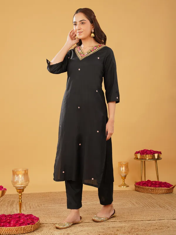 Women_Gorgeous_Black_Embroidered_Kurta_with_Pant(Set_of_2)