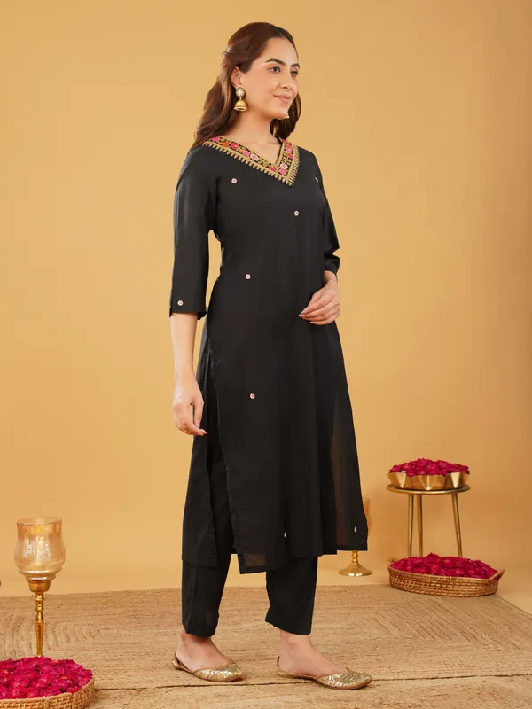 Women_Gorgeous_Black_Embroidered_Kurta_with_Pant(Set_of_2)