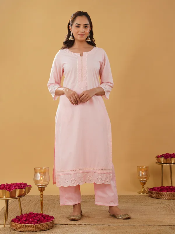 Women_Pink_Scalping_Zari_Kurta_with_Pant(Set_of_2)