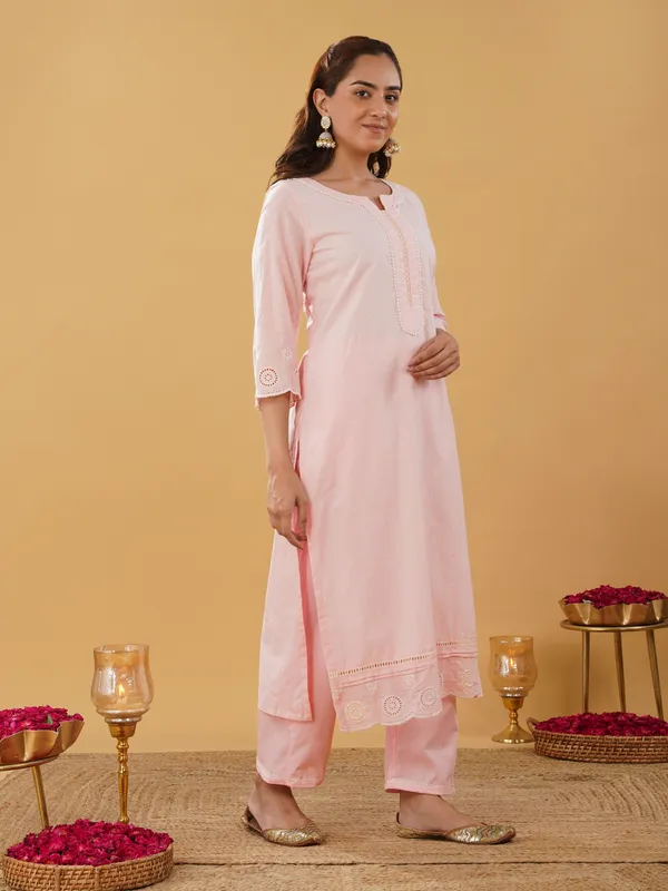 Women_Pink_Scalping_Zari_Kurta_with_Pant_and_Dupatta_(Set_of_3)