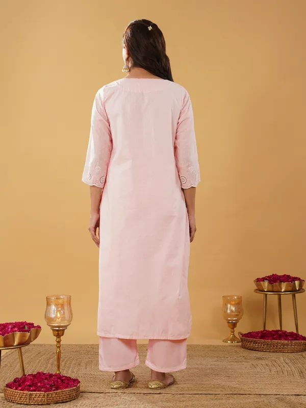 Women_Pink_Scalping_Zari_Kurta_with_Pant_and_Dupatta_(Set_of_3)