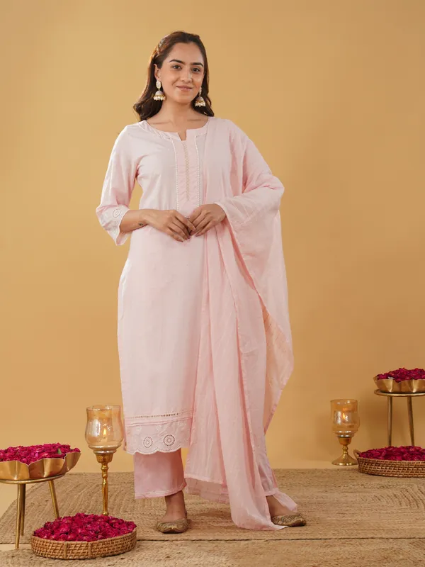 Women_Pink_Scalping_Zari_Kurta_with_Pant_and_Dupatta_(Set_of_3)