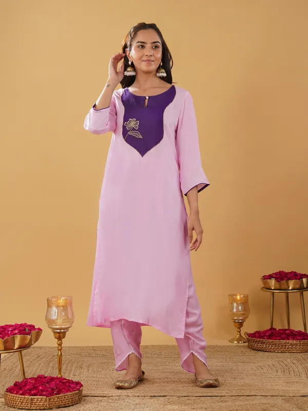 Women_Gorgeous_Pink_Purple_Patch_Embroidered_Kurta_with_Pant(Set_of_2)