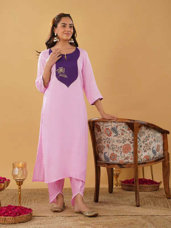Women_Gorgeous_Pink_Purple_Patch_Embroidered_Kurta_with_Pant(Set_of_2)