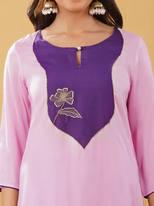 Women_Gorgeous_Pink_Purple_Patch_Embroidered_Kurta_with_Pant(Set_of_2)