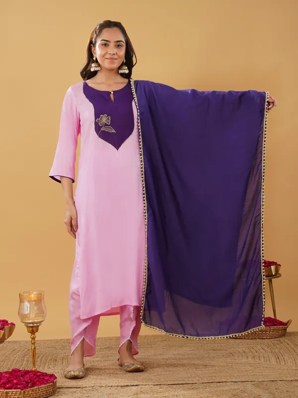 Women_Gorgeous_Pink_Purple_Patch_Embroidered_Kurta_with_Pant_and_Dupatta(Set_of_3)