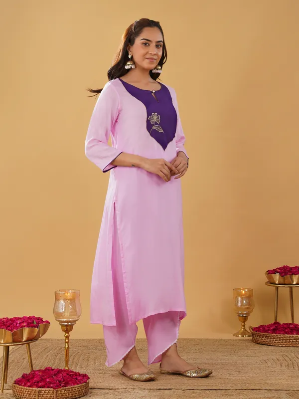 Women_Gorgeous_Pink_Purple_Patch_Embroidered_Kurta_with_Pant_and_Dupatta(Set_of_3)