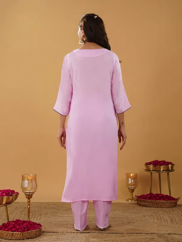Women_Gorgeous_Pink_Purple_Patch_Embroidered_Kurta_with_Pant_and_Dupatta(Set_of_3)