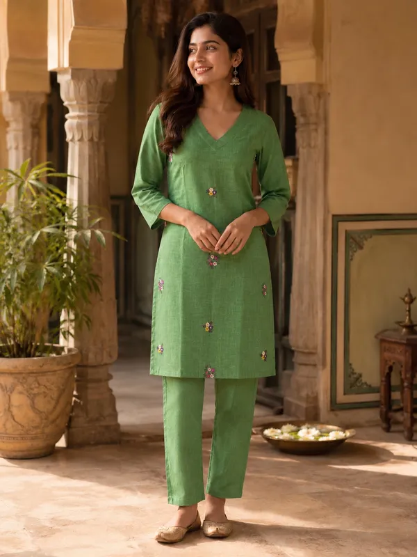 Green_Embroidered_Motif_Kurta_set