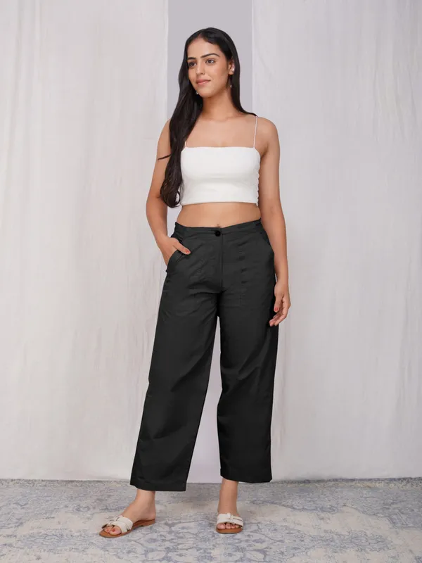 zuri_Women_Relaxed_Regular_Fit_Mid-Rise_Cotton_Trousers