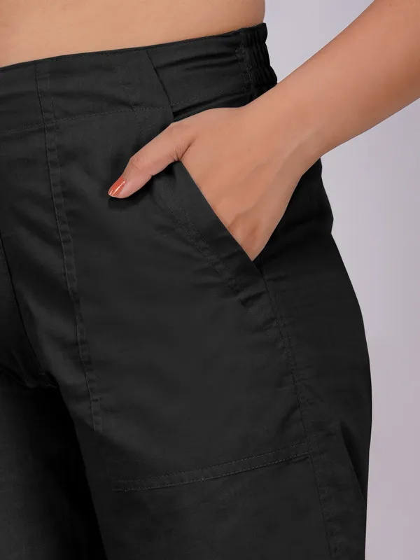 zuri_Women_Relaxed_Regular_Fit_Mid-Rise_Cotton_Trousers